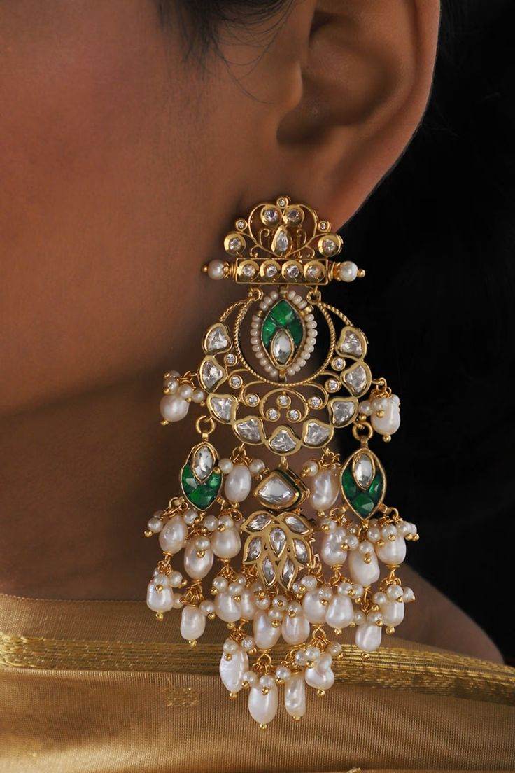 How to choose the right jewelry earrings? - Nakshatra Jewels