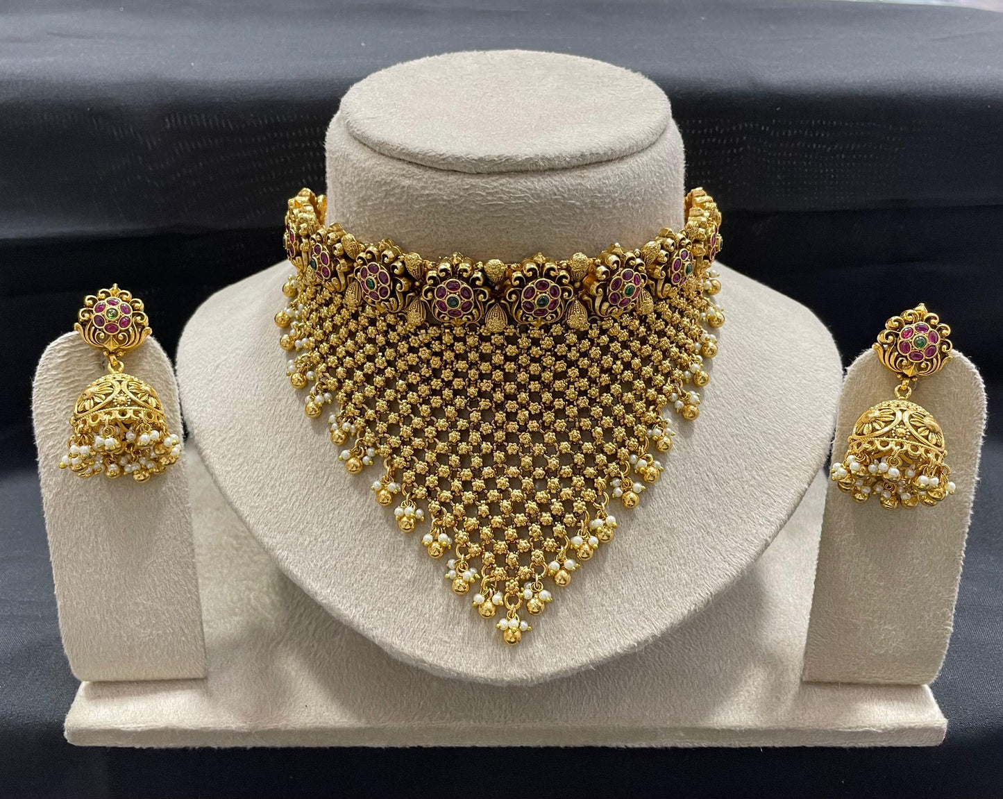 Nakshi work with Kempu Stones Choker