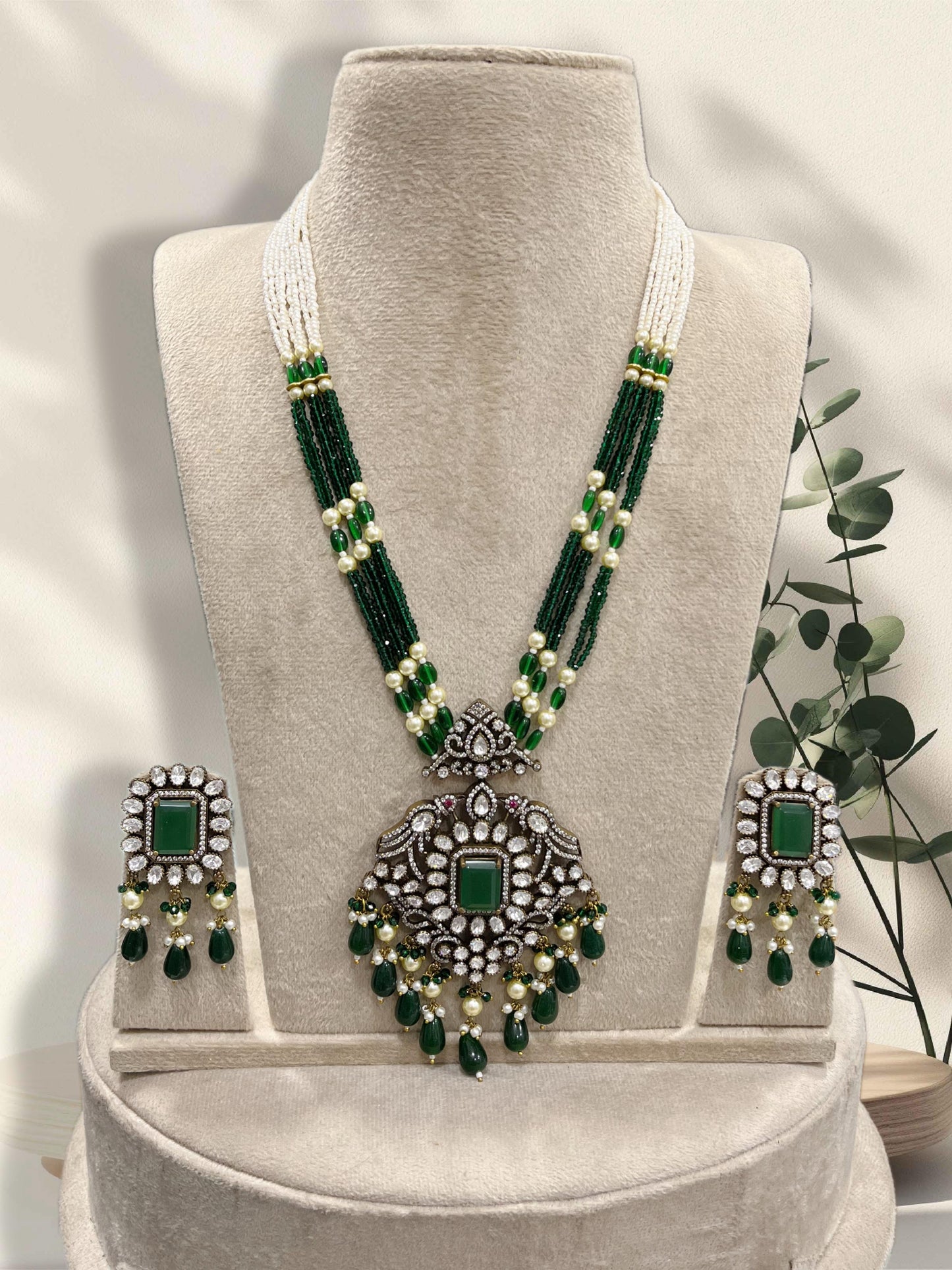 Victorian Polish with Mossianite Stones Pendent with Beads Mala