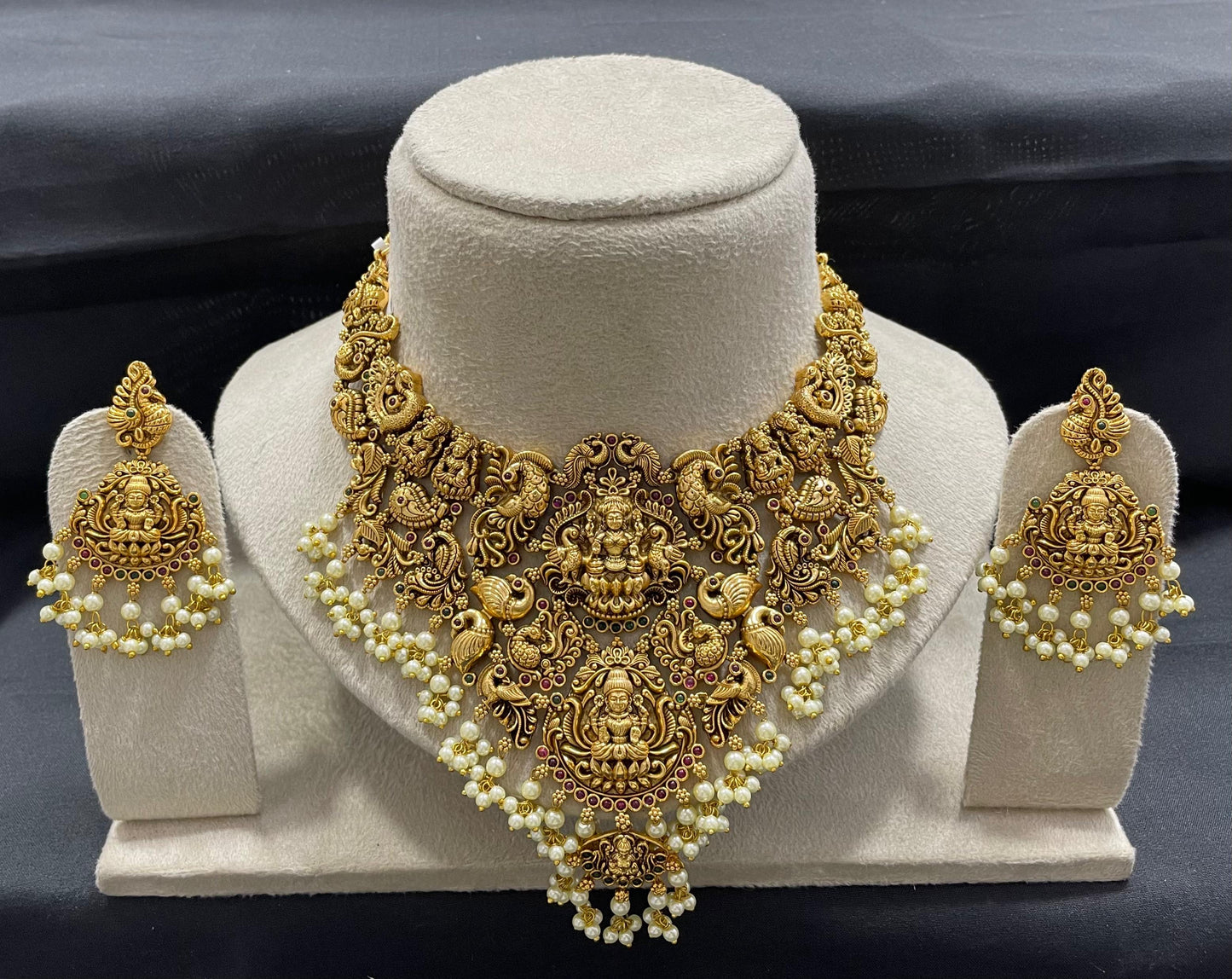 Nakshi work with Kempu Stones Choker