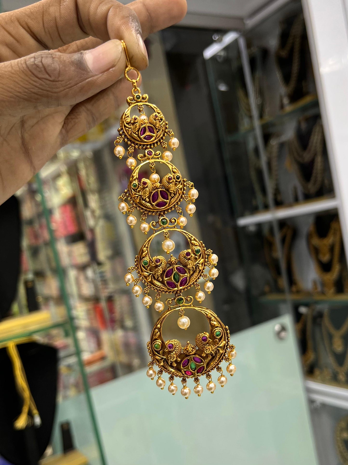 Nakshi work with Kempu Stones Tikka