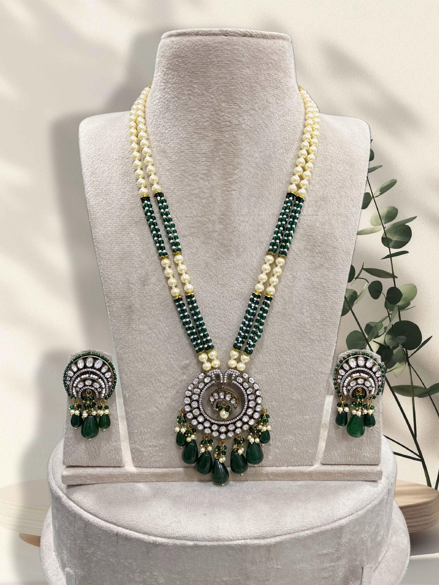 Victorian Polish with Mossianite Stones Pendent with Beads Mala