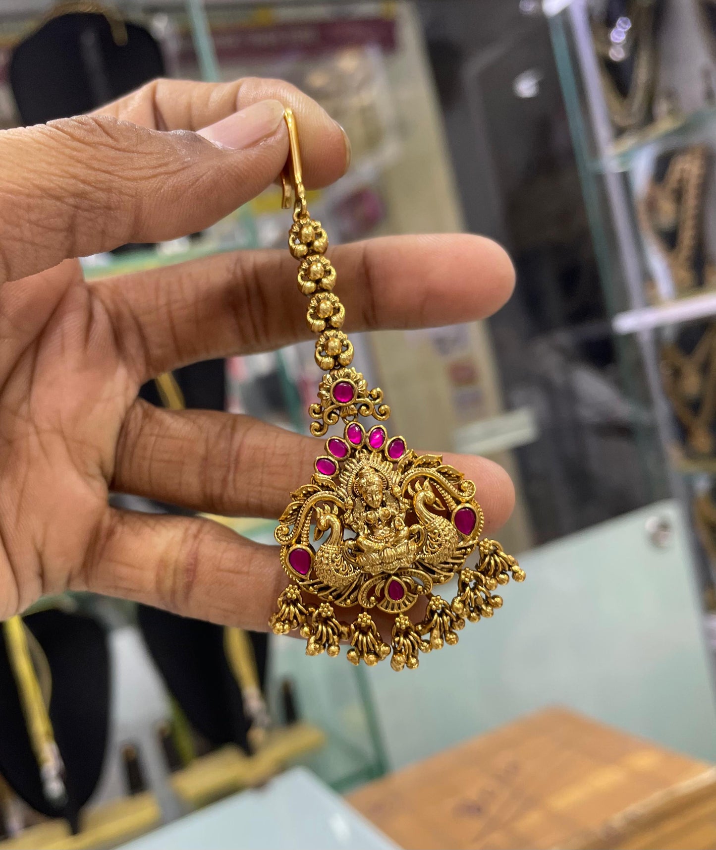 Premium Matt with Kempu Stones Tikka