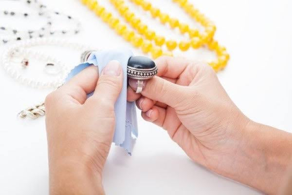 Essential Tips for Imitation Jewellery Maintenance