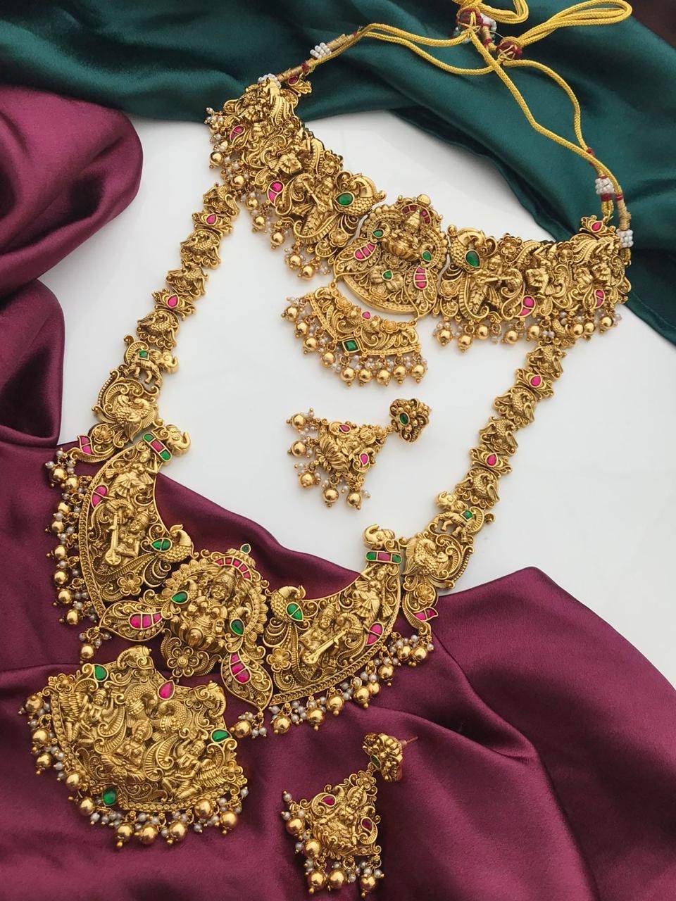 Nakshi Work with Jaadu Kundan Bridal Set