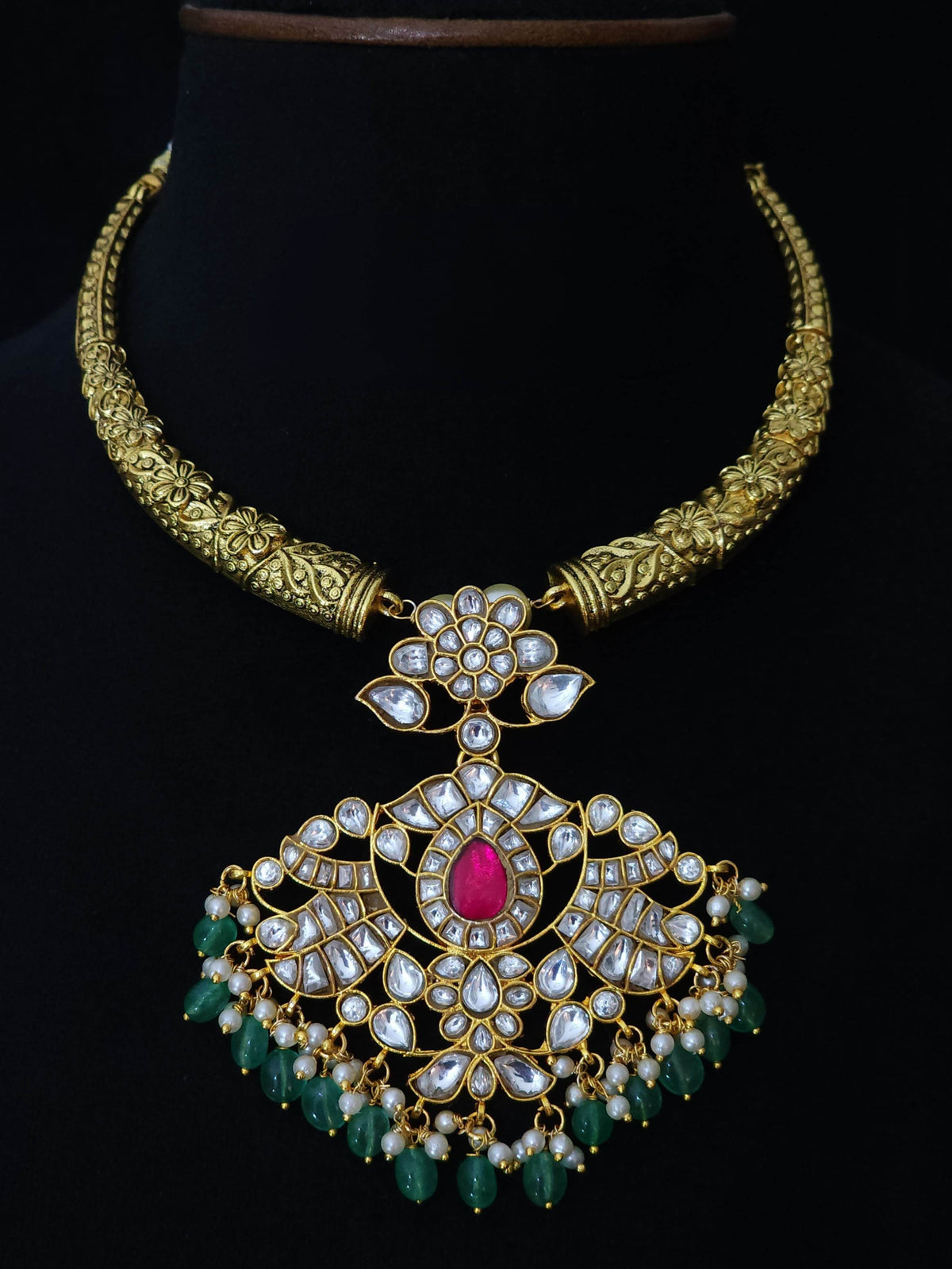 Jaadu Kundan Stones Pendent With Kante