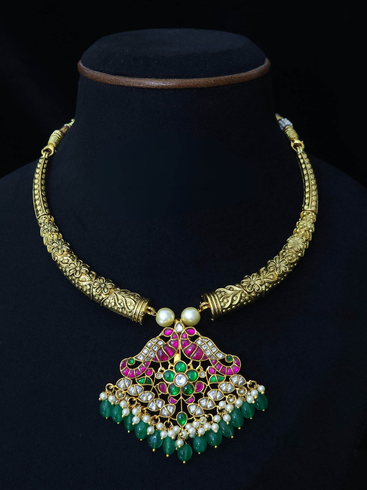 Jaadu Kundan Stones Pendent With Kante