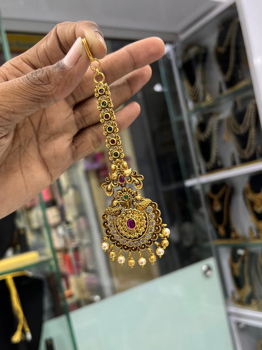 Nakshi work with Kempu Stones Tikka