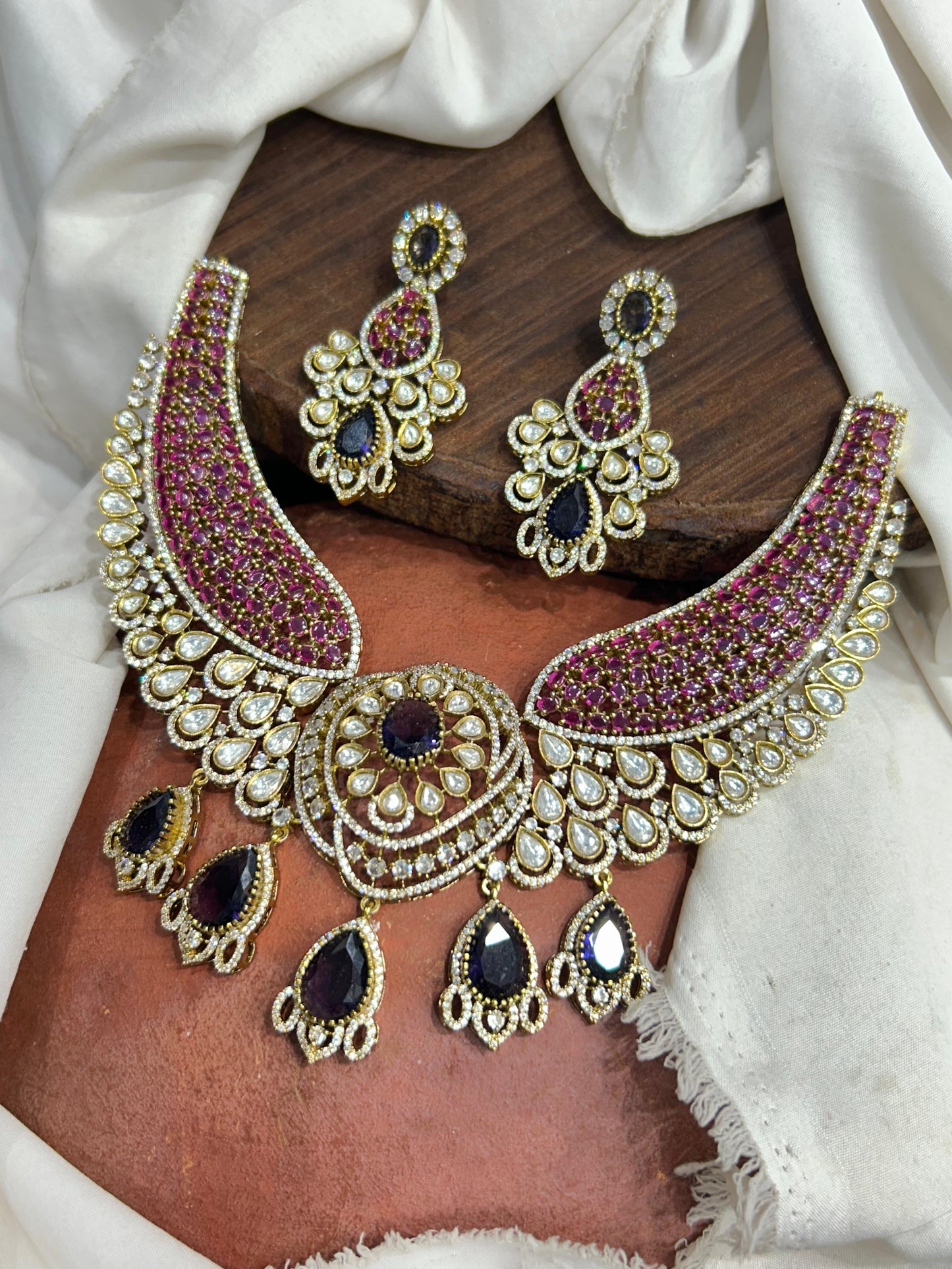 Victorian Polish with AD Stone Neck Set