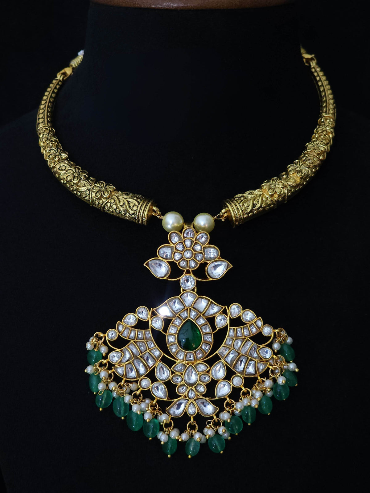 Jaadu Kundan Stones Pendent With Kante