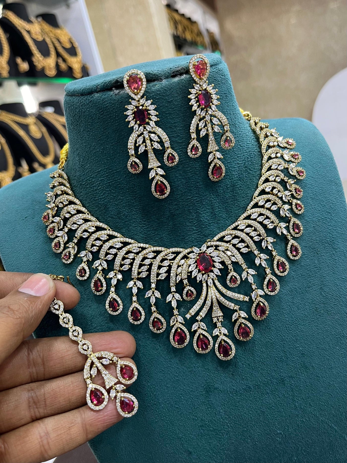 Victorian Polish AD Stones Neck Set