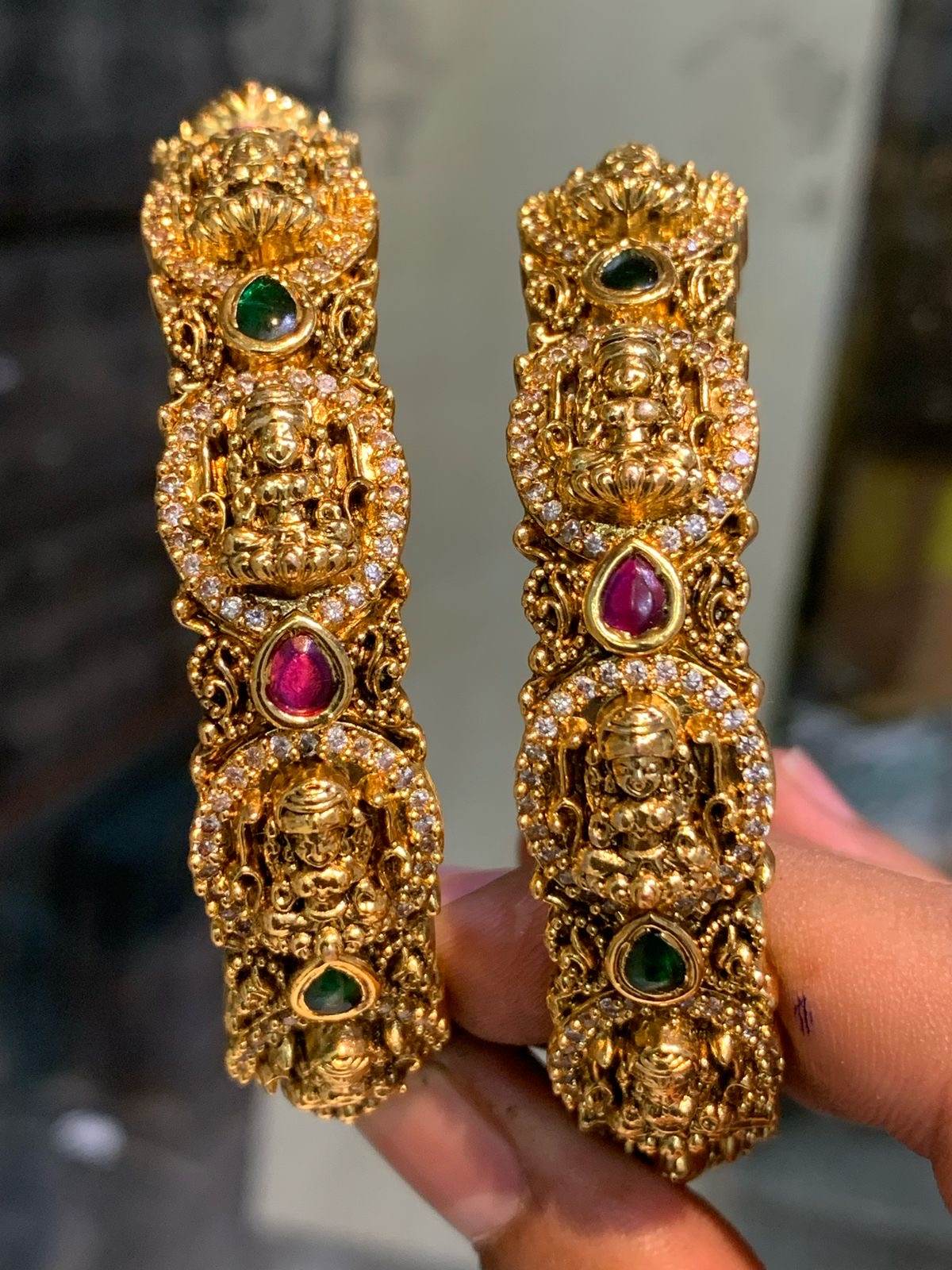Premium Matt with Kempu Stone Openable Bangles