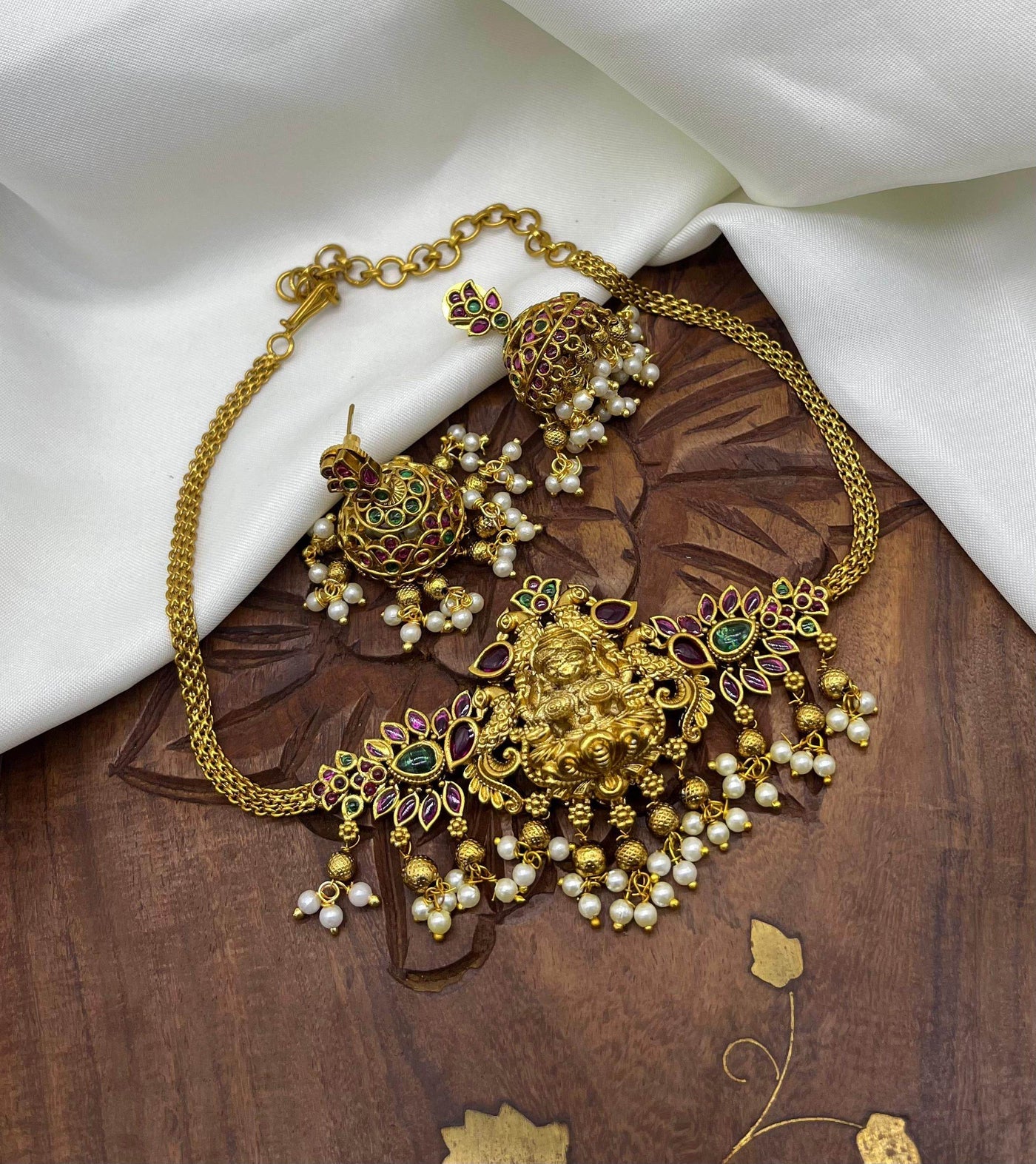 Premium Matt with Kempu Stones Choker