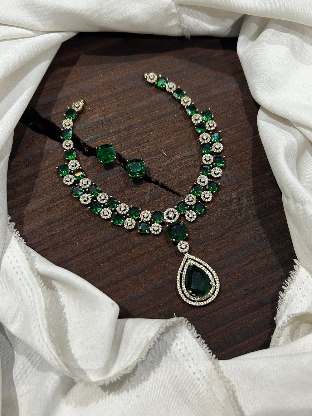 AD Stones Neckset
