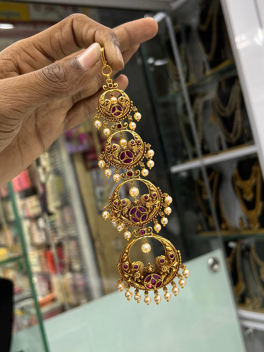 Nakshi work with Kempu Stones Tikka
