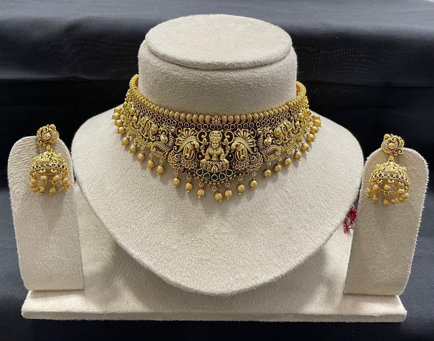 Nakshi work with Kempu Stones Choker