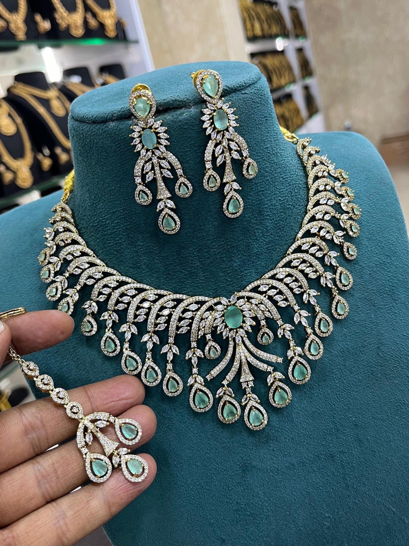 Victorian Polish AD Stones Neck Set