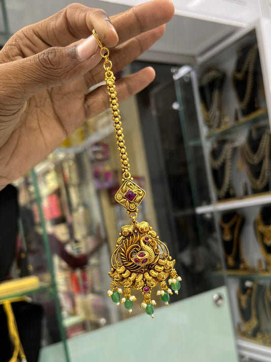 Nakshi work with Kempu Stones Tikka