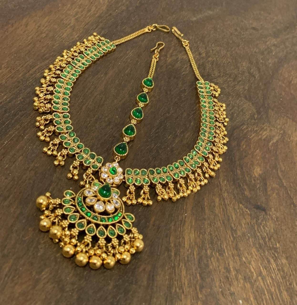 Nagasi work with Kempu Stones Headset