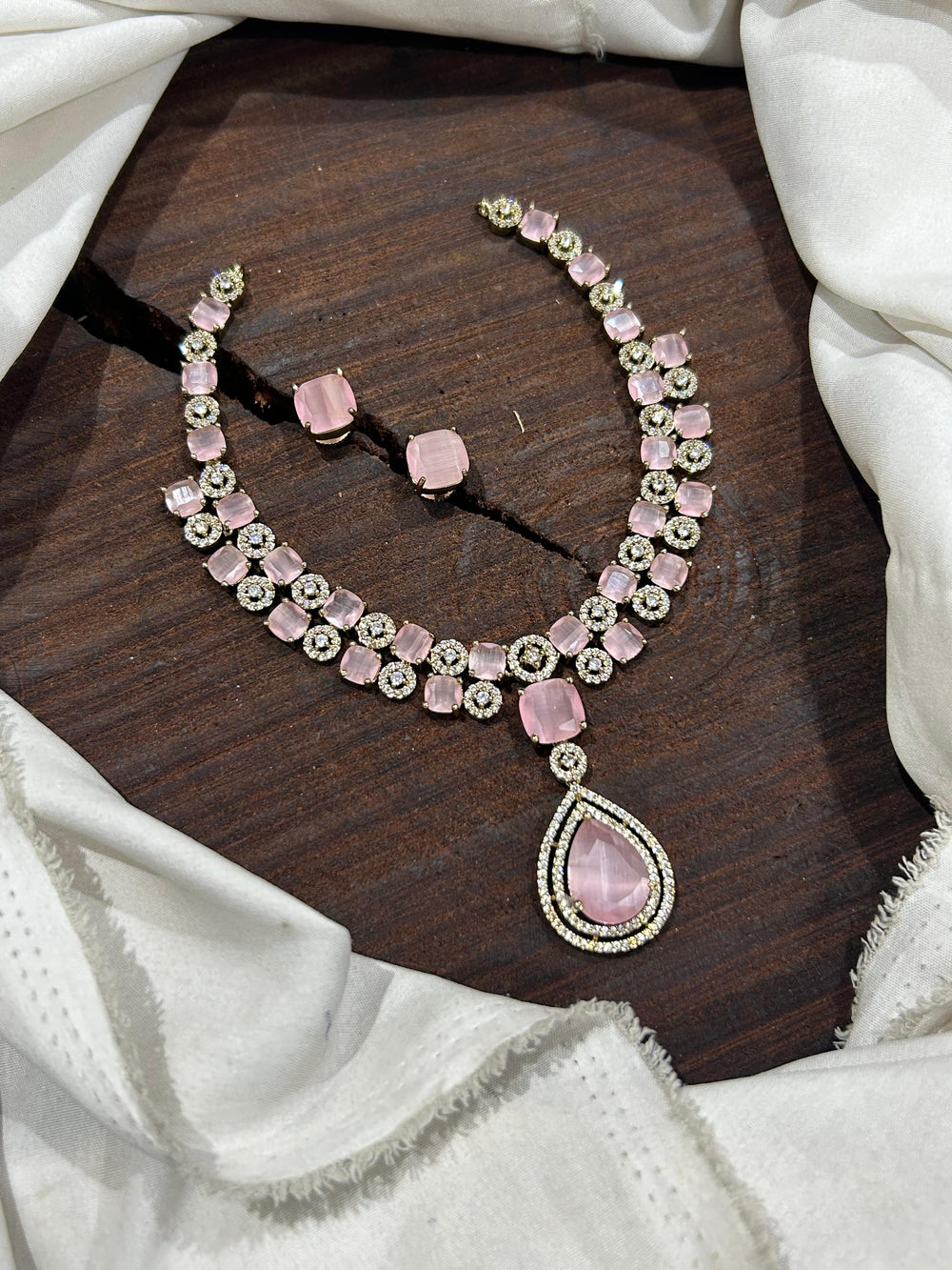 AD Stones Neckset