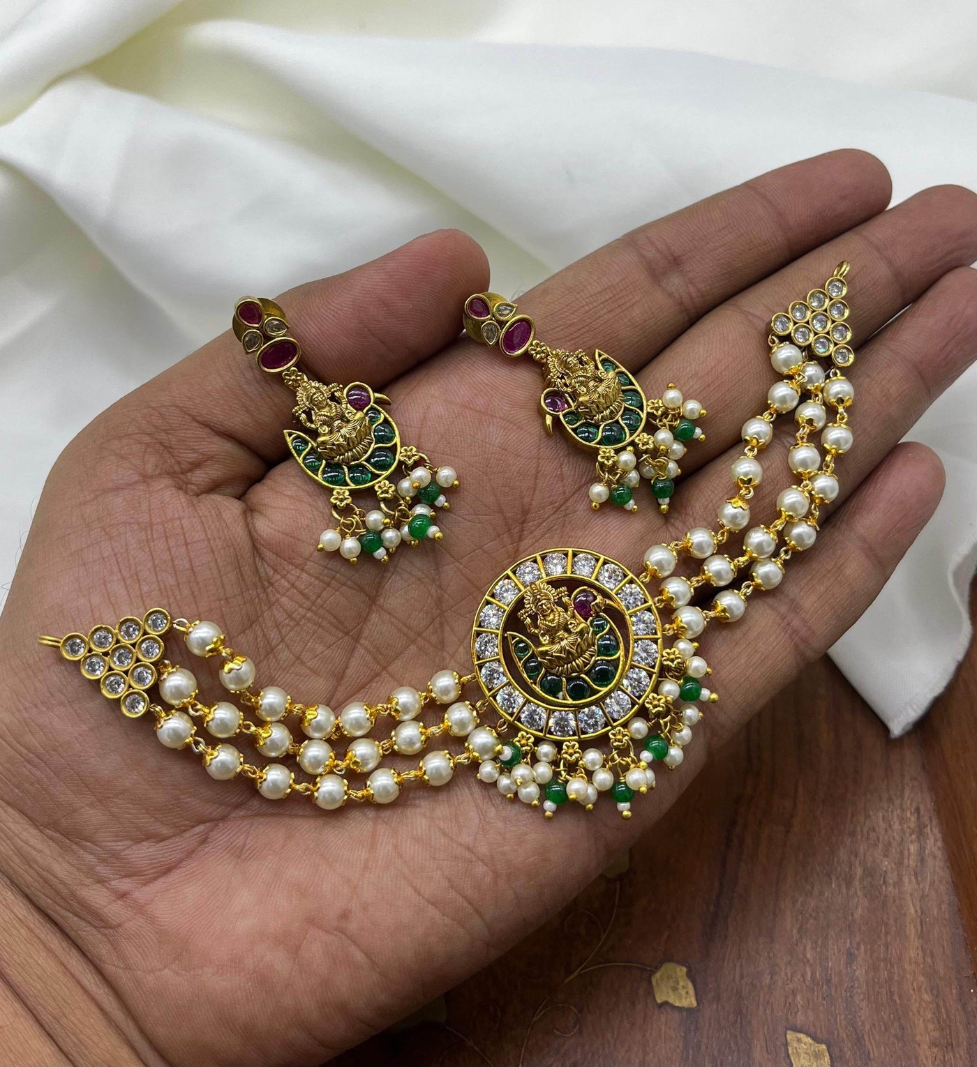 Premium Matt with Kempu Stones Choker