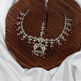 bride with maang tikka
