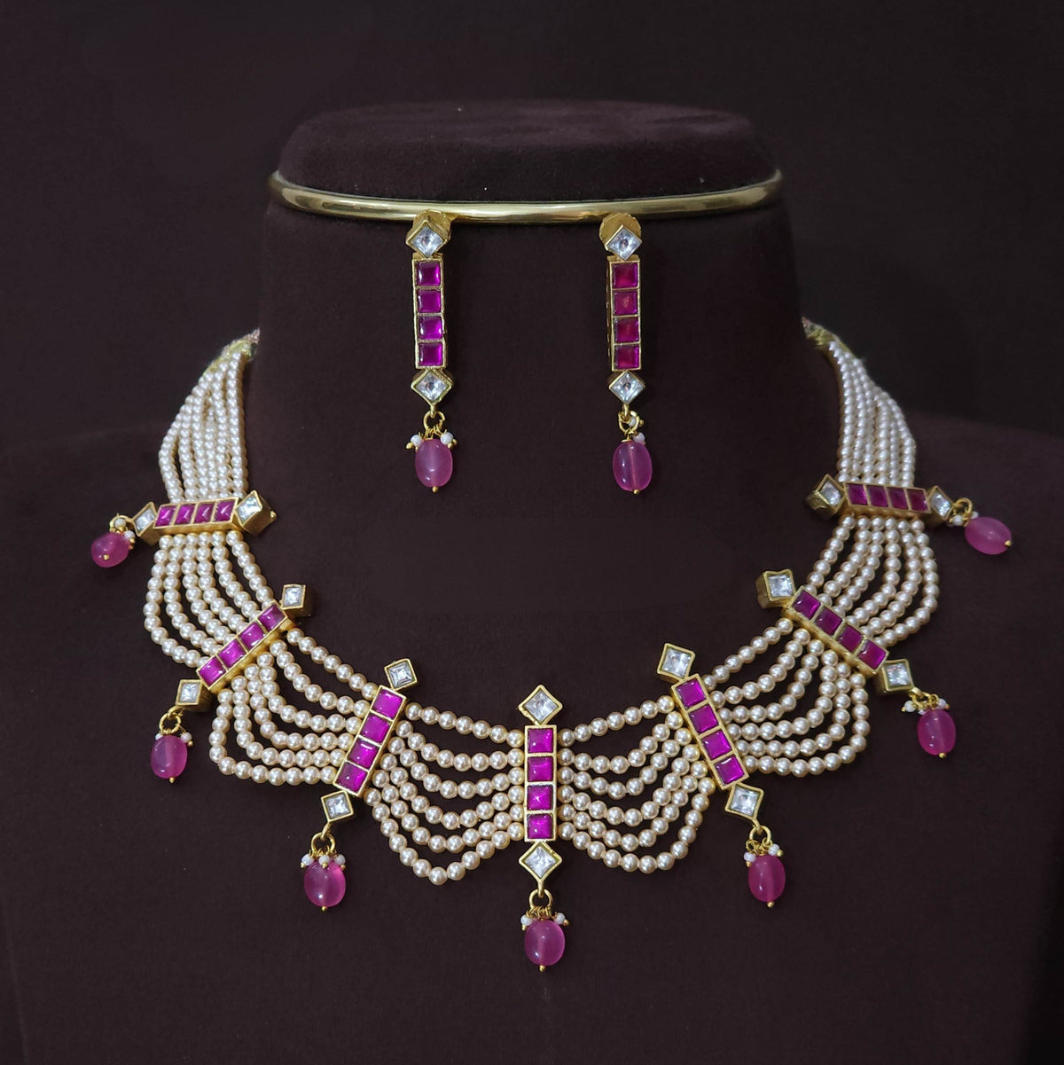 Jaadu Kundan Stones Pendent With Pearls Neckset