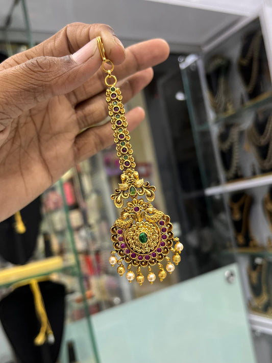 Nakshi work with Kempu Stones Tikka