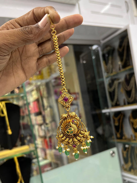 Nakshi work with Kempu Stones Tikka