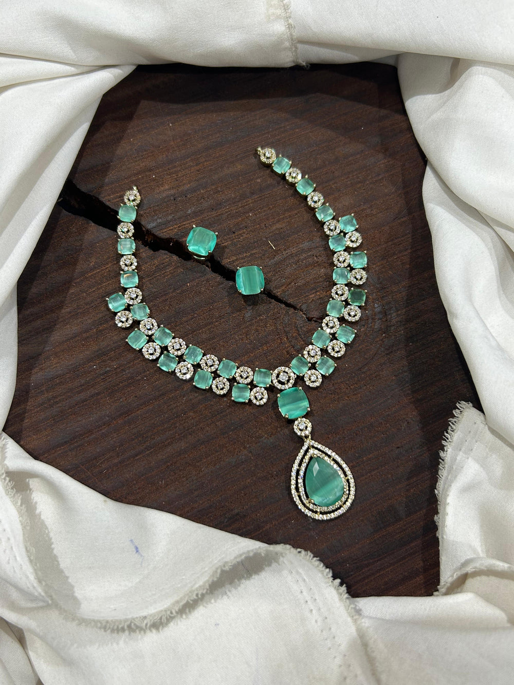 AD Stones Neckset