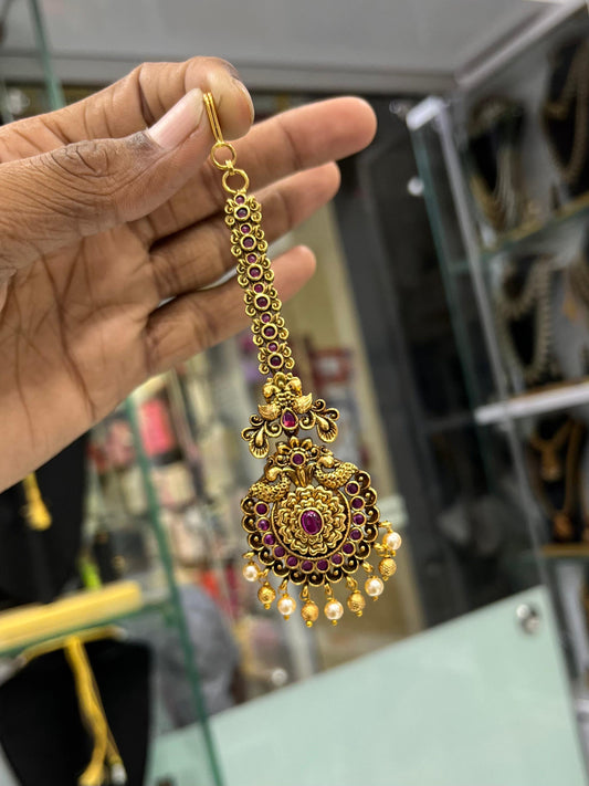 Nakshi work with Kempu Stones Tikka